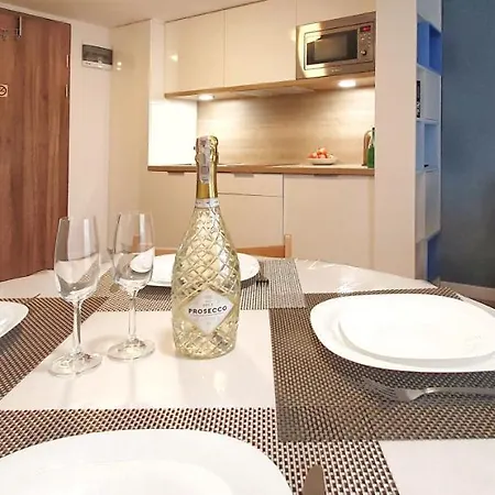 009 Apartment *